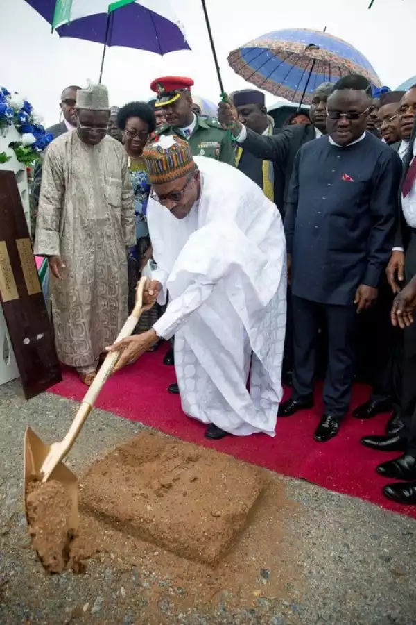 Photos: Pres. Buhari Launches 260km Super Highway Project In Cross River